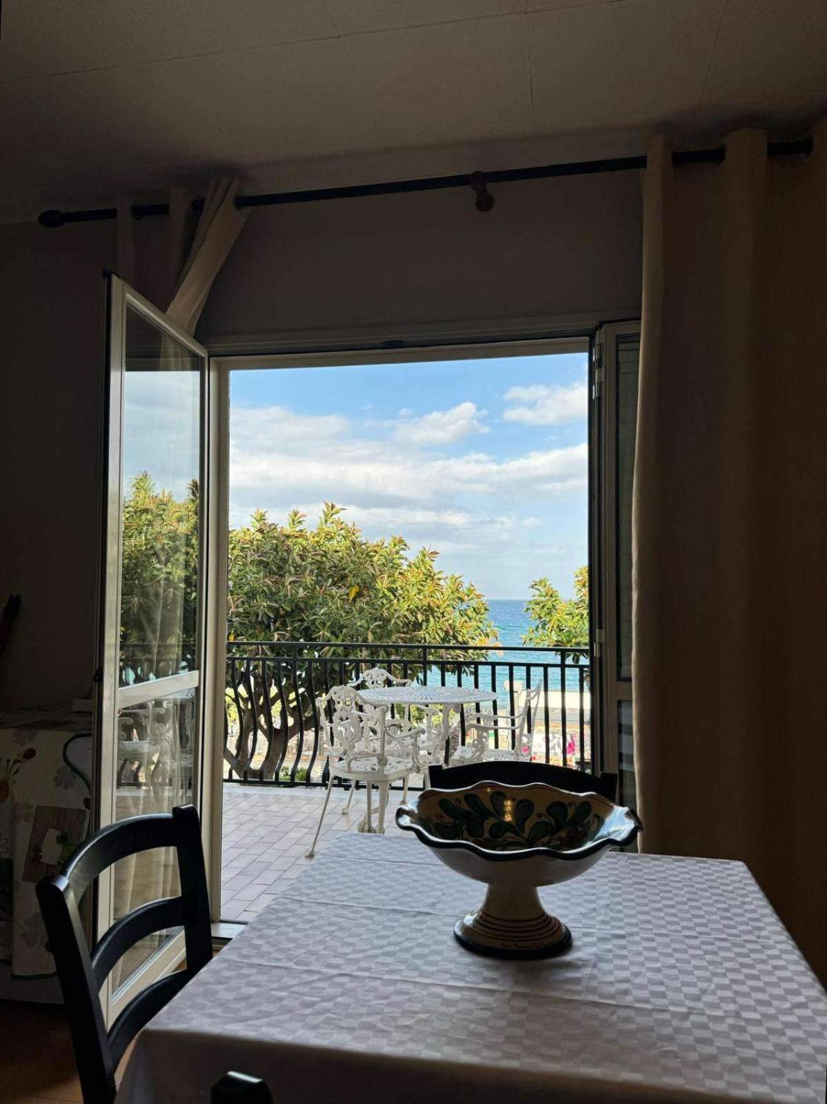 Case Vacanze Di Isabella Stoia Джардини-Наксос Экстерьер фото