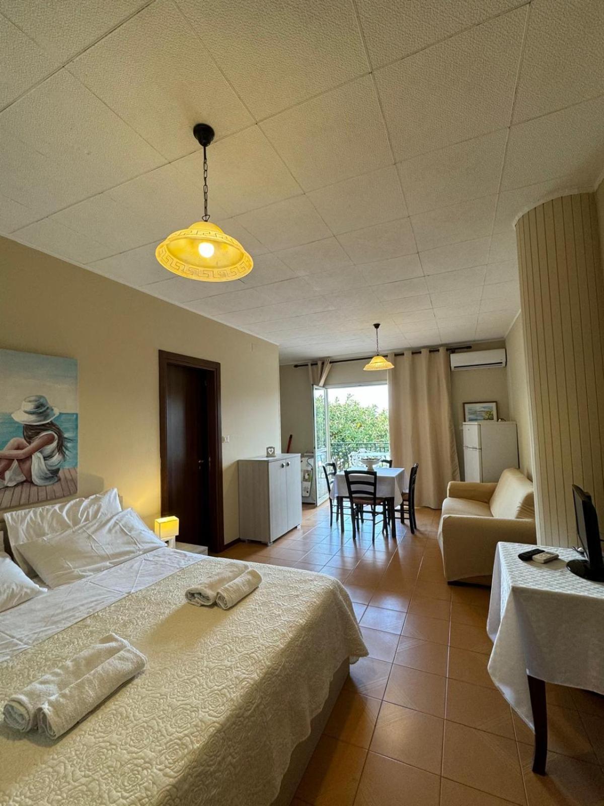 Case Vacanze Di Isabella Stoia Джардини-Наксос Экстерьер фото